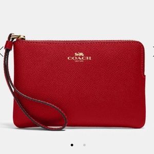 🎉HP🎉 NWT Coach Leather Corner Zip Wristlet Red